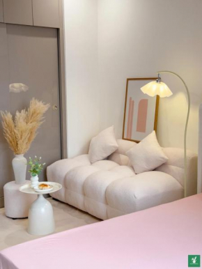 Lovely studio with balcony,5 mins to beach, Hanoi